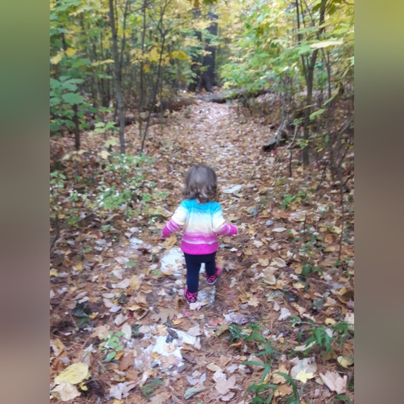 Meet your Posher, Dee - Picture 2 of 4